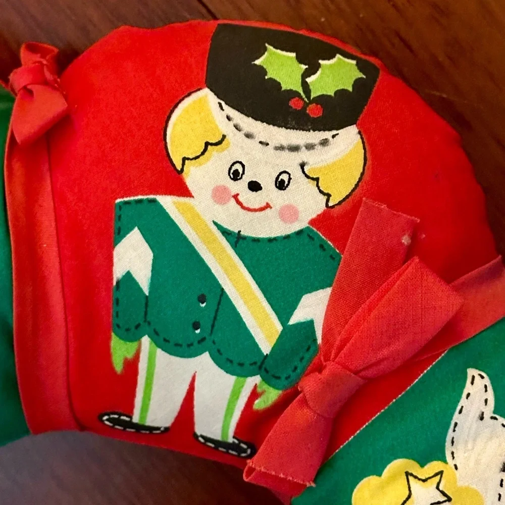 Handmade Vintage 1970’s Fabric Stuffed Holiday Christmas Wreath Folk Art CLEAN!